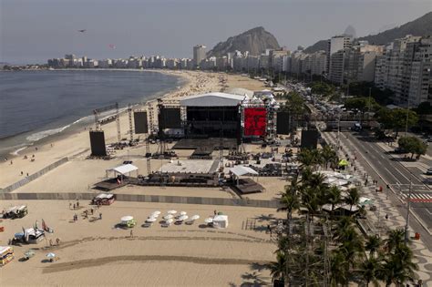 “ELE ME COMEU ATRÁS DO PALCO” 